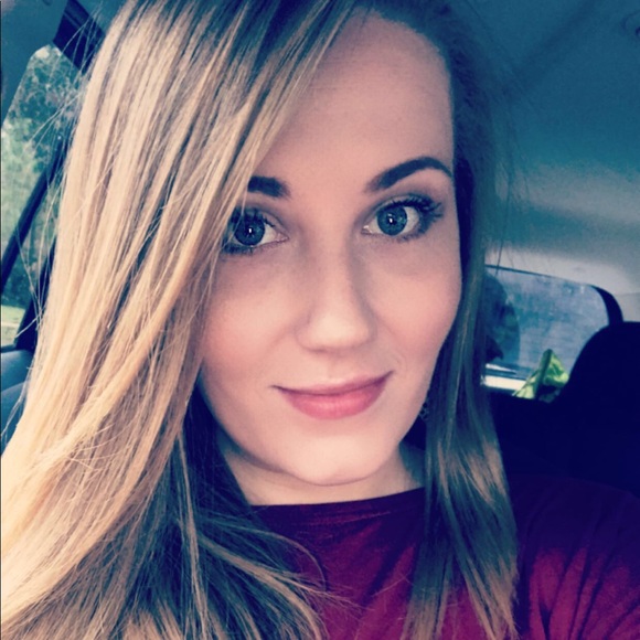 Meet your Posher, Christina - Picture 1 of 1